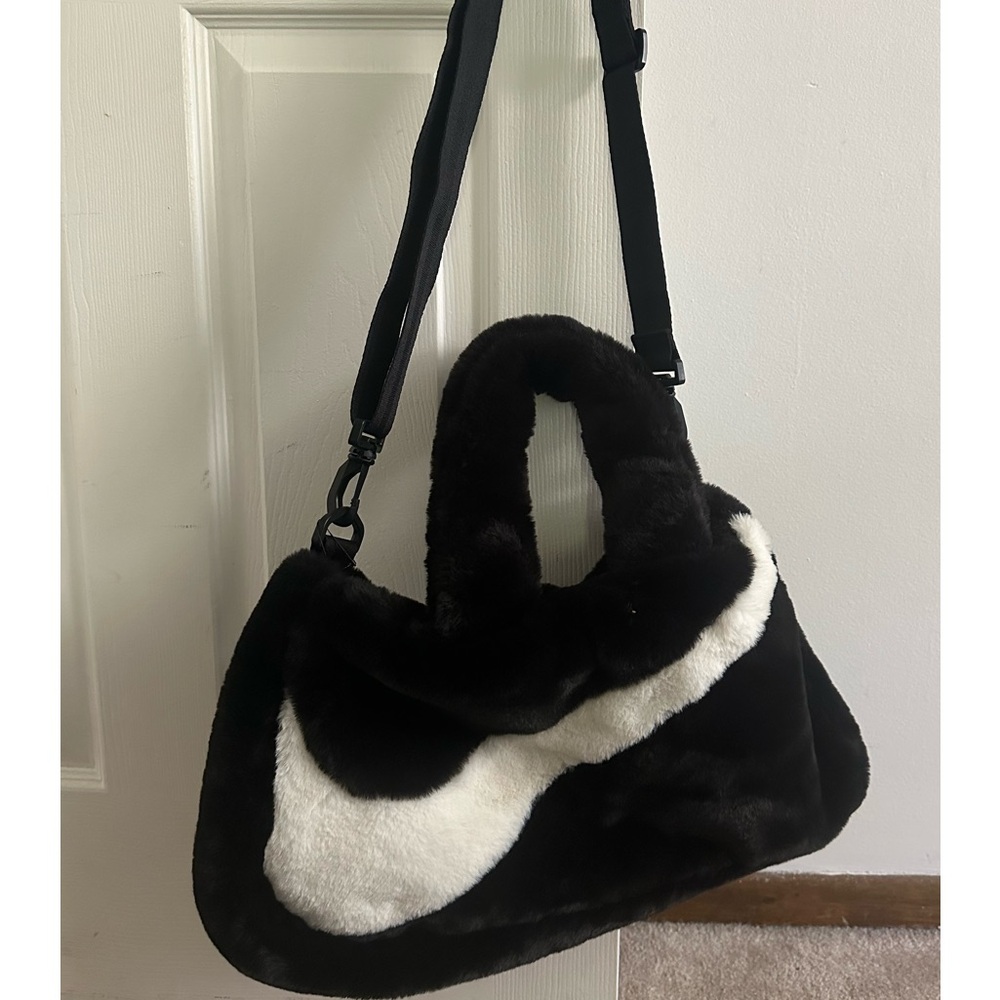 Nike Furry Handbag - Picture 2 of 4